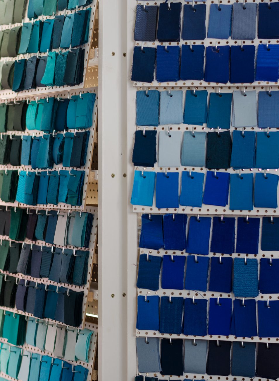 kleine blaue Stoffe für die Farbberatung